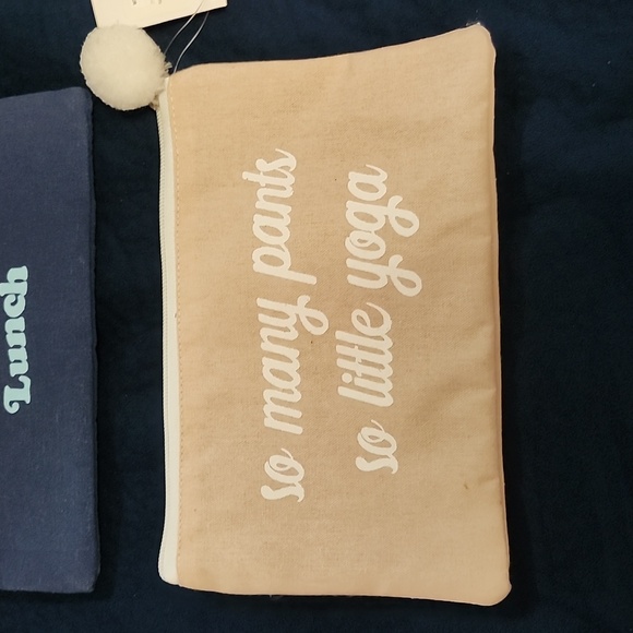 Set of 2 make up bags NWT navy with saying cream with cute saying - Picture 3 of 3